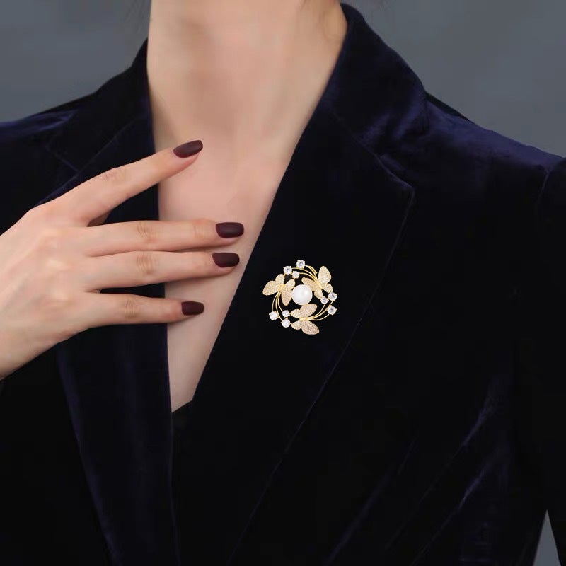 High-End Butterfly Pearl Brooch Niche Design Exquisite Pin Fashion Versatile Coat Sweater Accessories Corsage - Image 4
